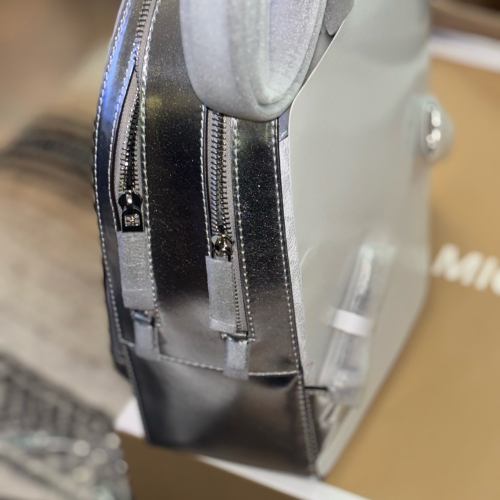 Michael Kors 🆕 mk White and Silver summer travel Backpack with dustbag
NO BOX - Picture 6 of 9